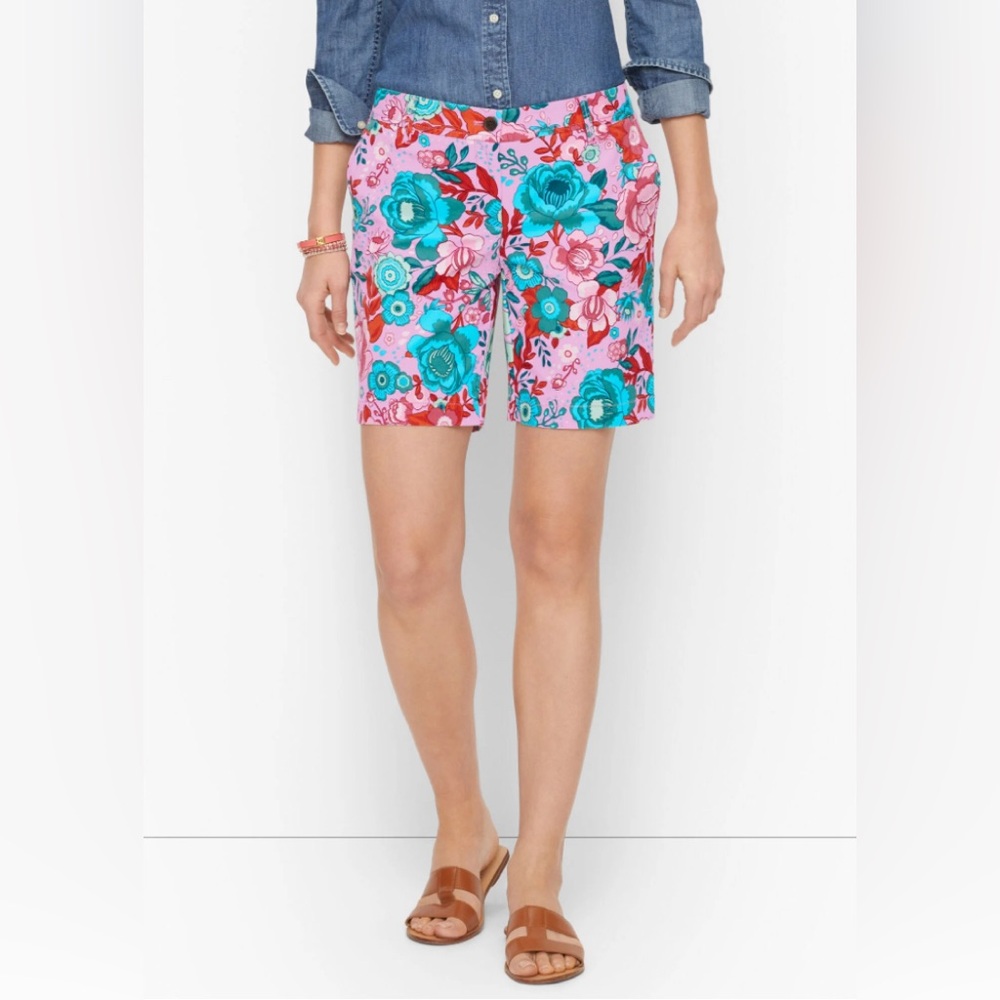 RELAXED CHINO SHORTS - SKETCHED BLOOMS
